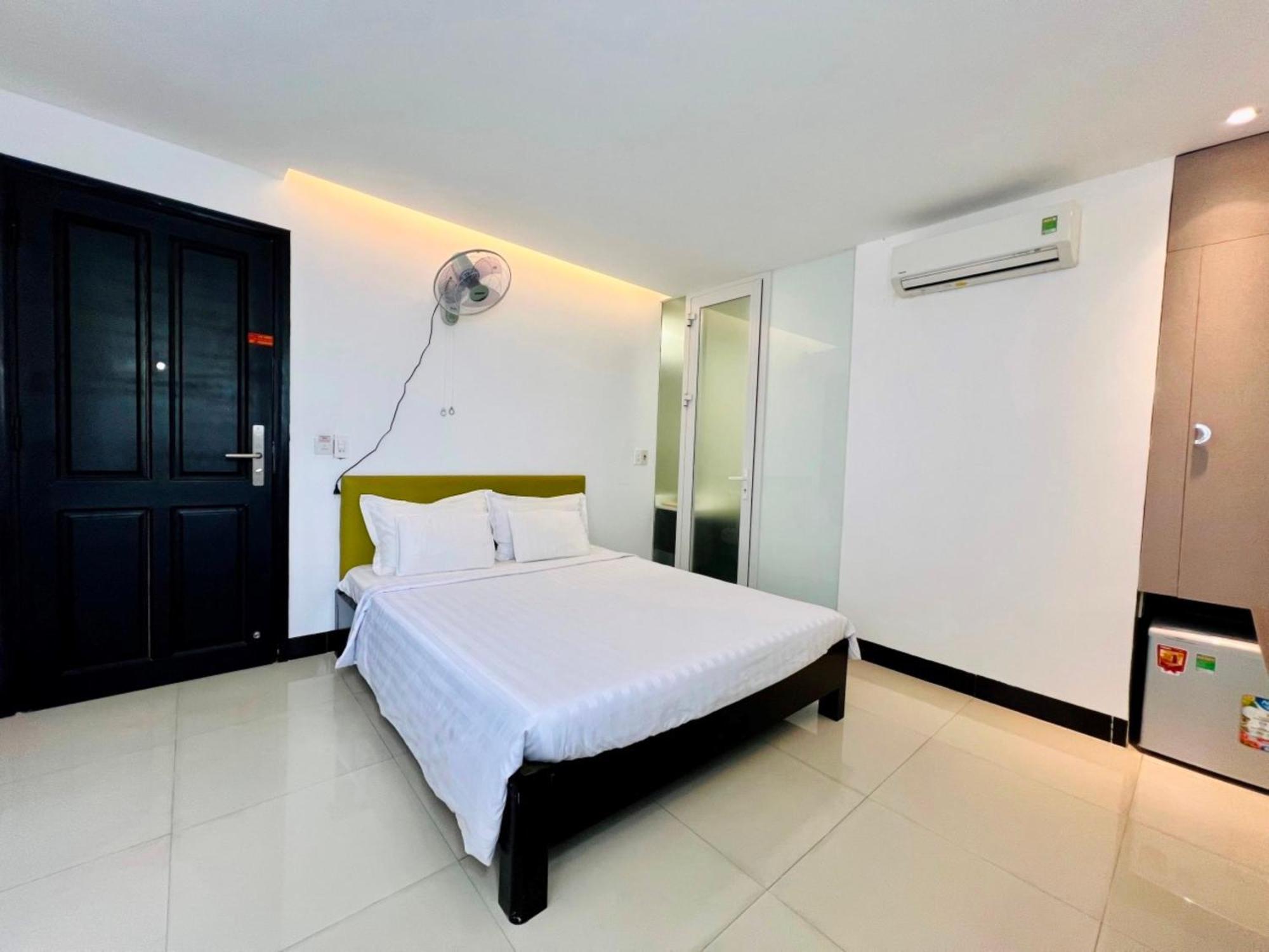 Holiday Hotel