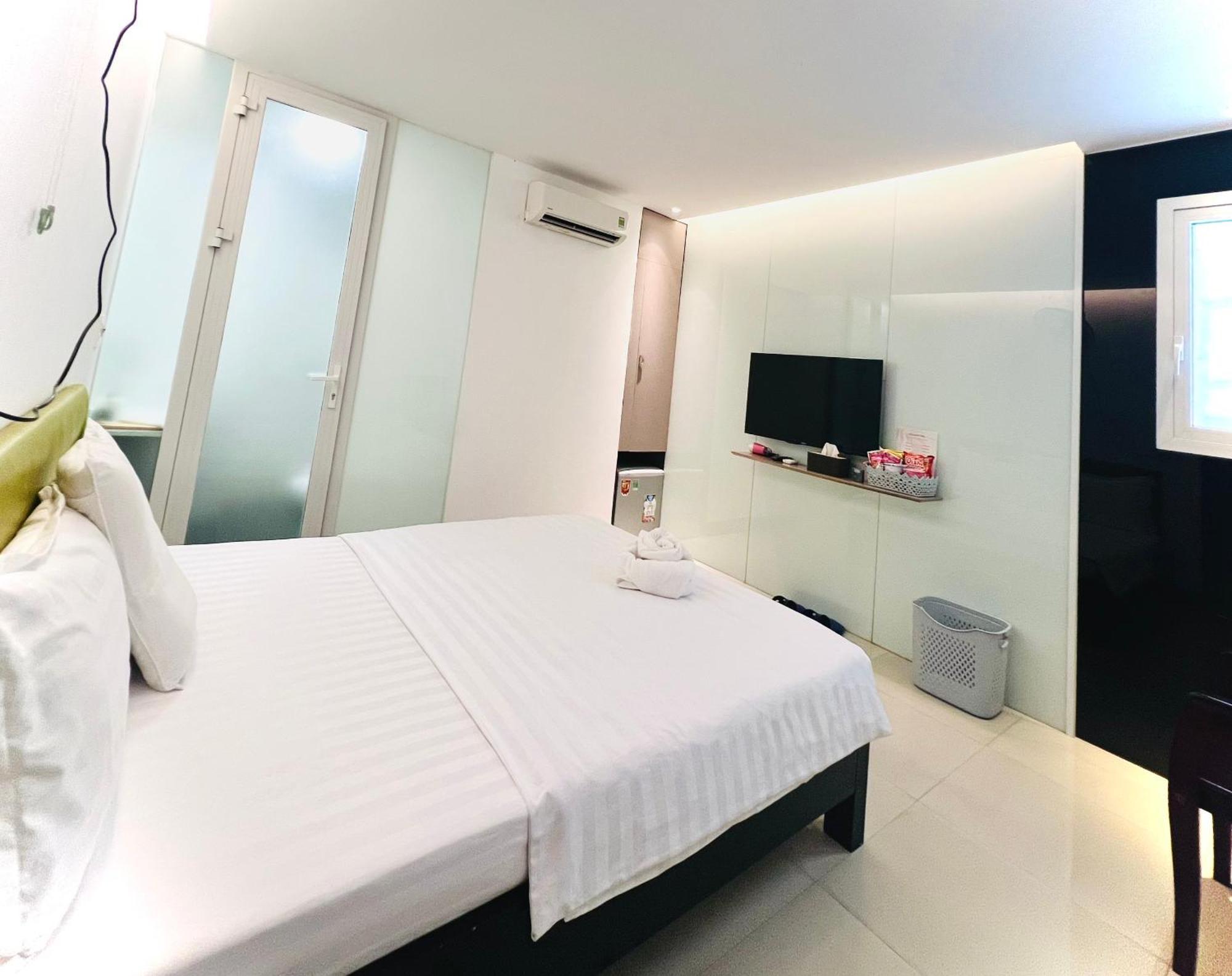 Hotel Holiday *
